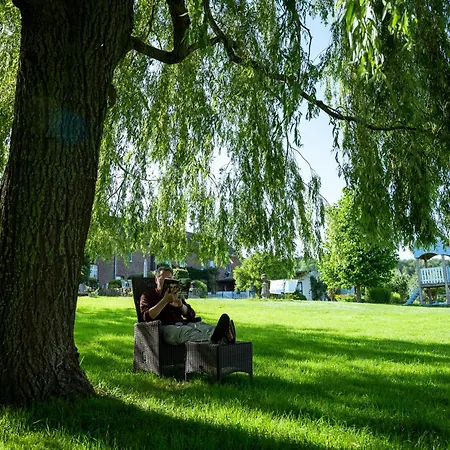 Hoeve Espewey - *